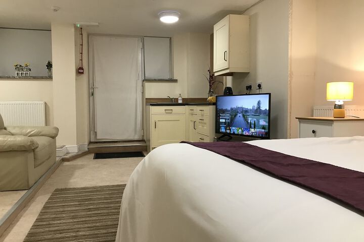 Room 28 of 65