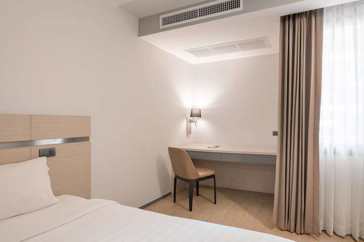 Room 13 of 85