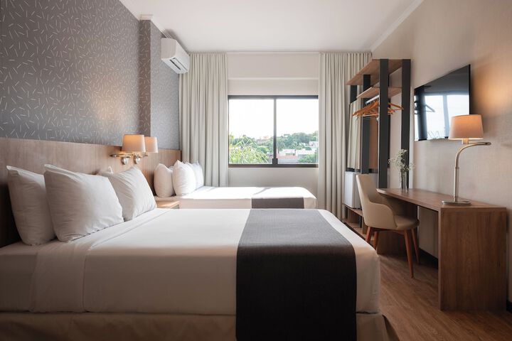 Room 17 of 40
