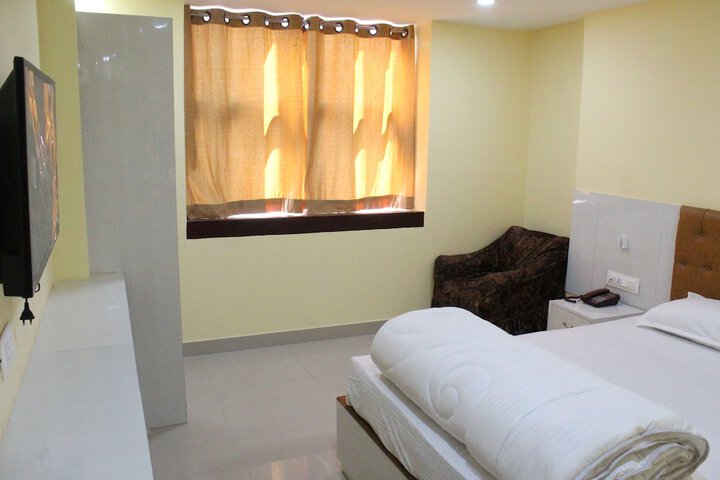 Room 7 of 33
