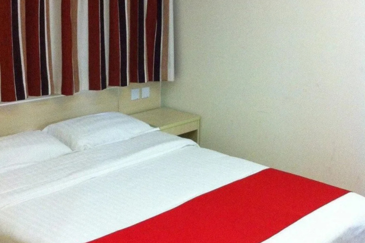 Room 9 of 12