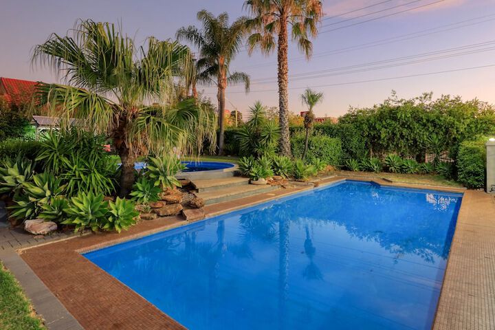Pool 21 of 32