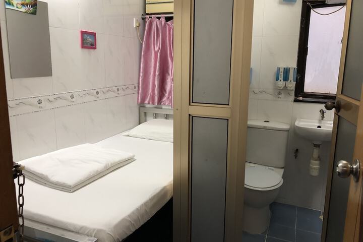 Room 8 of 45
