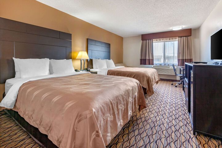 1 Queen Bed Accessible (14 of 19)