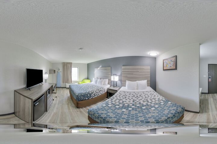 1 Queen Bed (9 of 16)