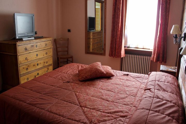 Room 10 of 28