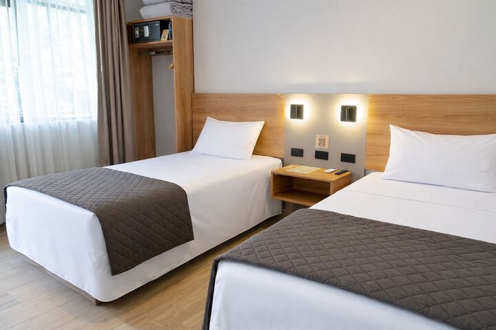 Room 10 of 72