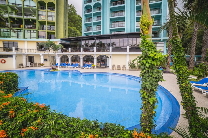 Hotel Pool
