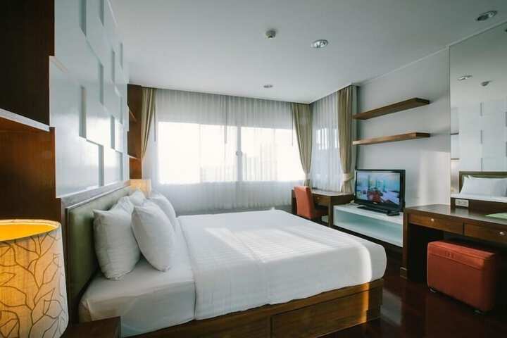 Room 6 of 110
