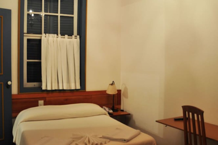 Room 16 of 106