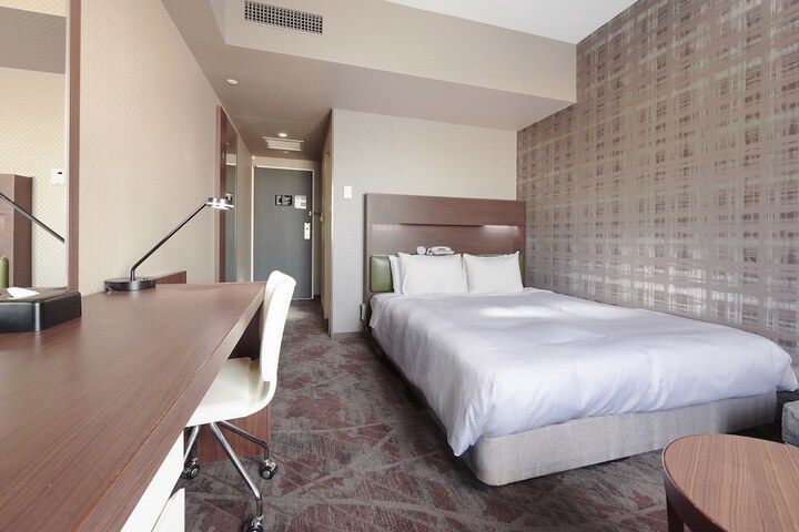 Room 8 of 98