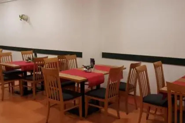 Dining 19 of 26