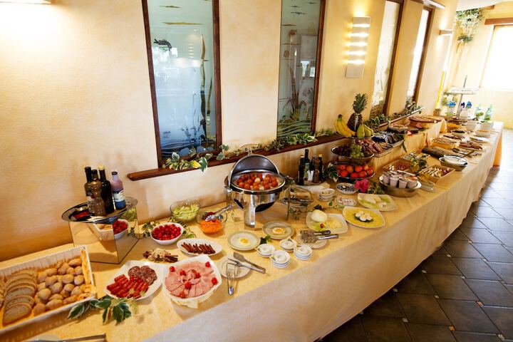 Breakfast/Coffee Service 76 of 119