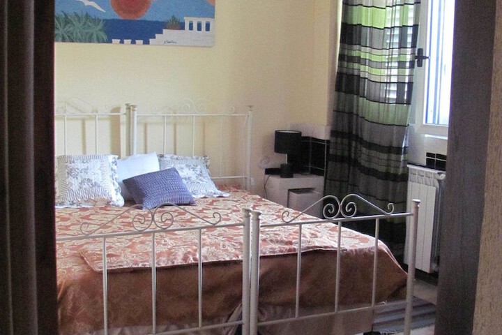 Room 11 of 14