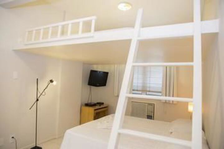 Room 6 of 18