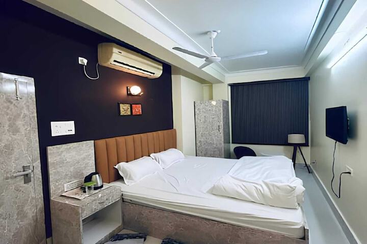 Room 8 of 19