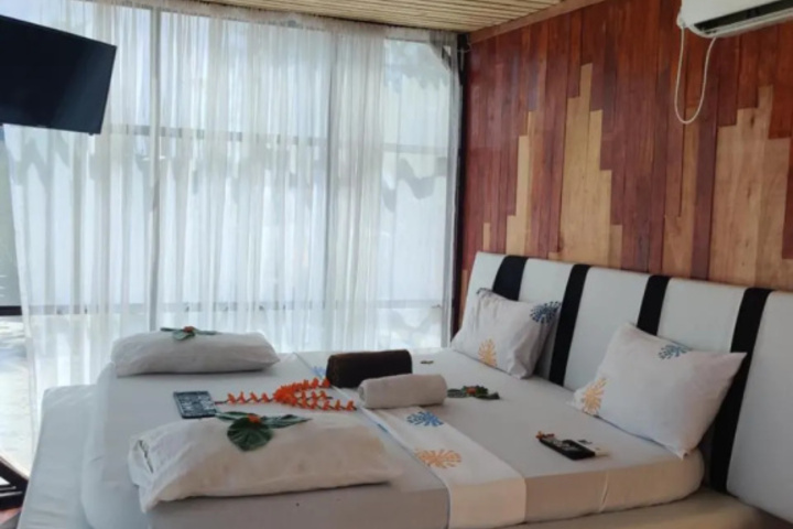 Room 2 of 9
