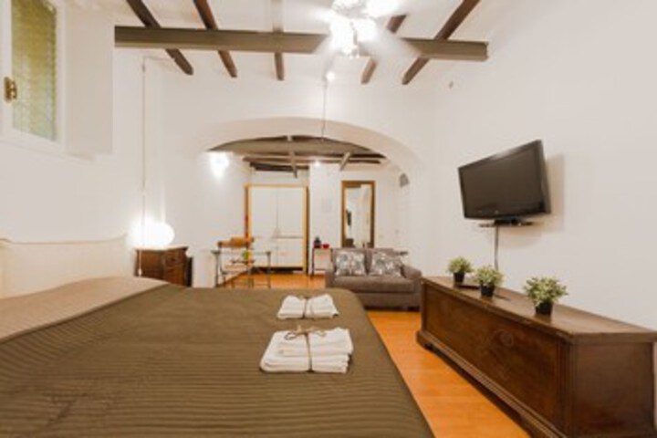 Room 7 of 9