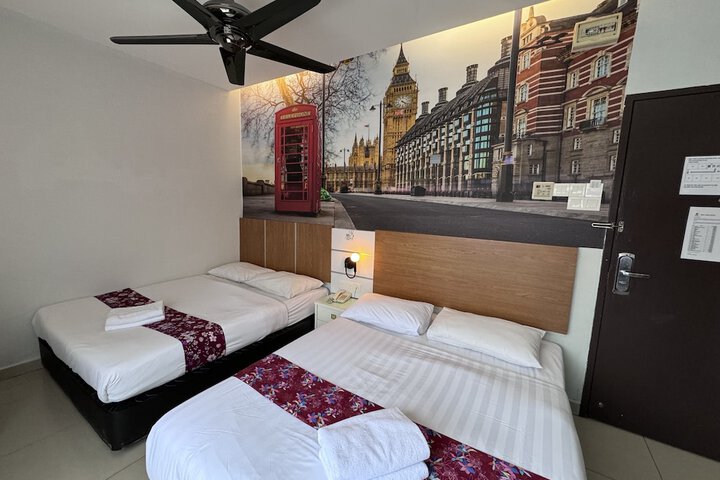 Room 13 of 30