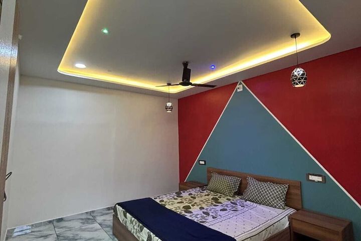 Room 3 of 28