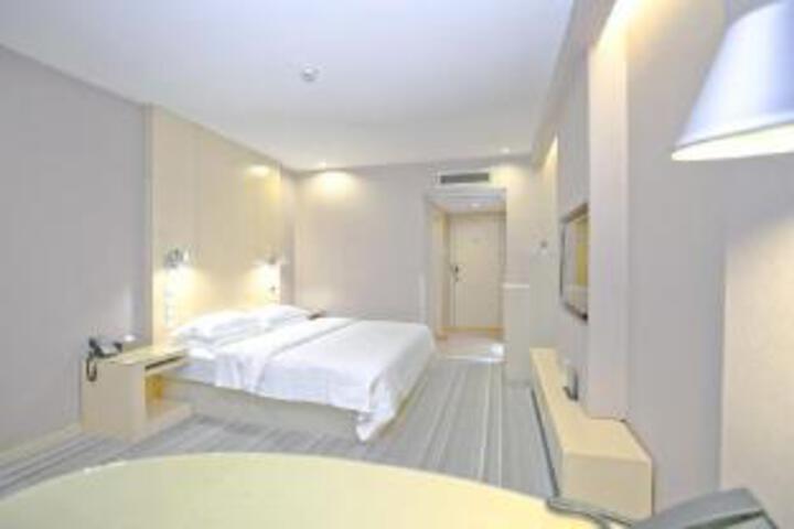 Room 8 of 9