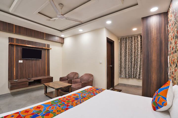 Room 14 of 28