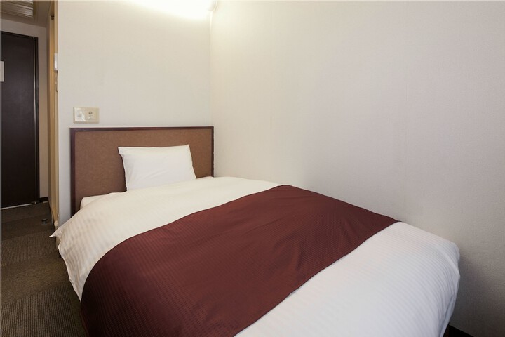 Room 27 of 122