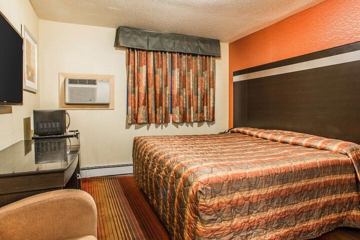 1 King Bed (1 of 9)