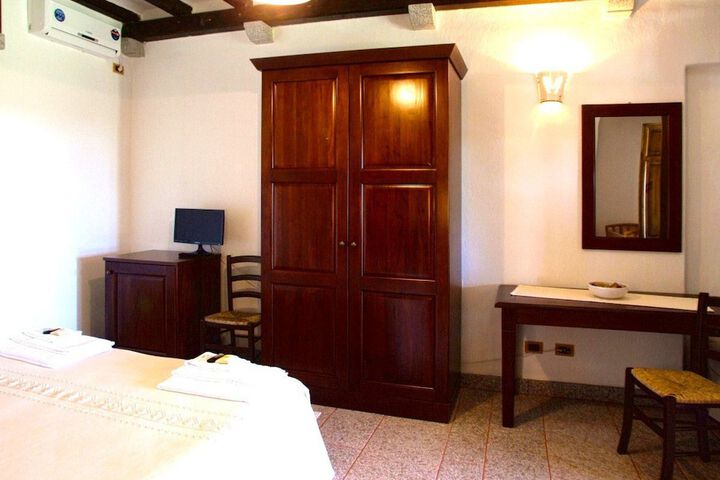 Room 2 of 41