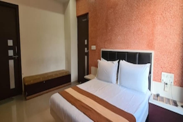 Room 9 of 19