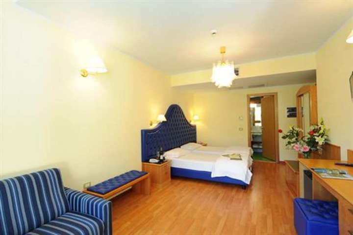 Room 5 of 49