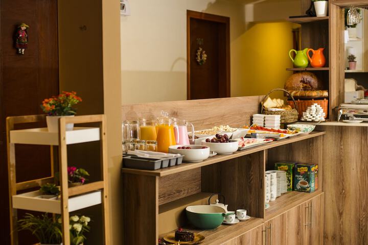 Breakfast/Coffee Service 55 of 68