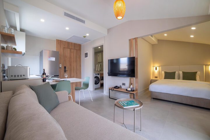 Room 6 of 43