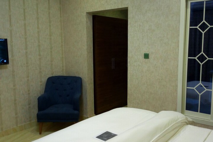 Room 7 of 35