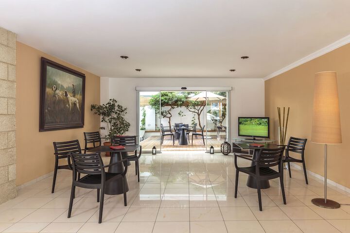 Guest Lobby