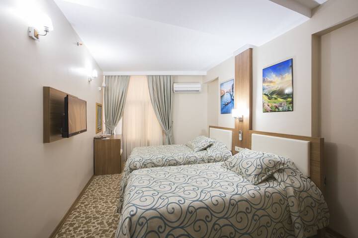 Room 10 of 20