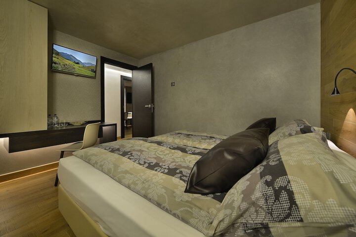 Room 73 of 211