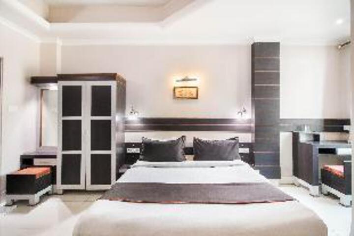 Room 13 of 23