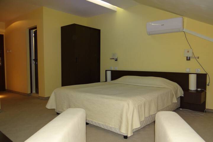Room 9 of 46