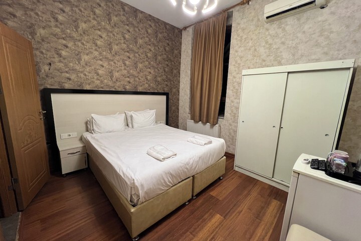 Room 15 of 74