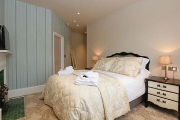 Room 3 of 11