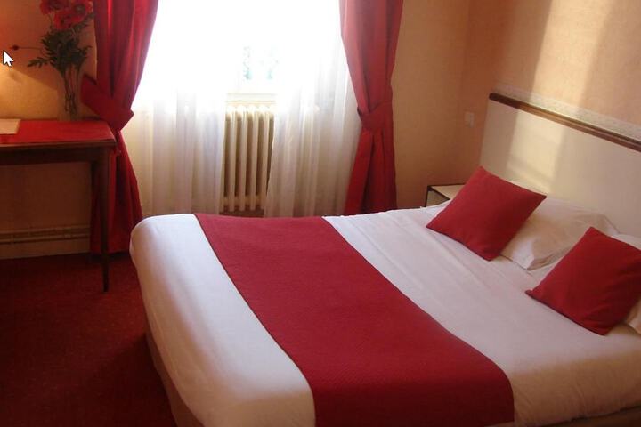 Room 11 of 32