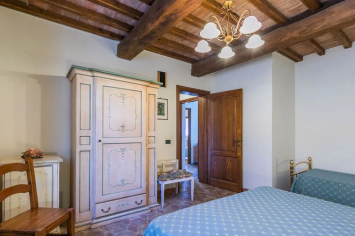 Room 5 of 18
