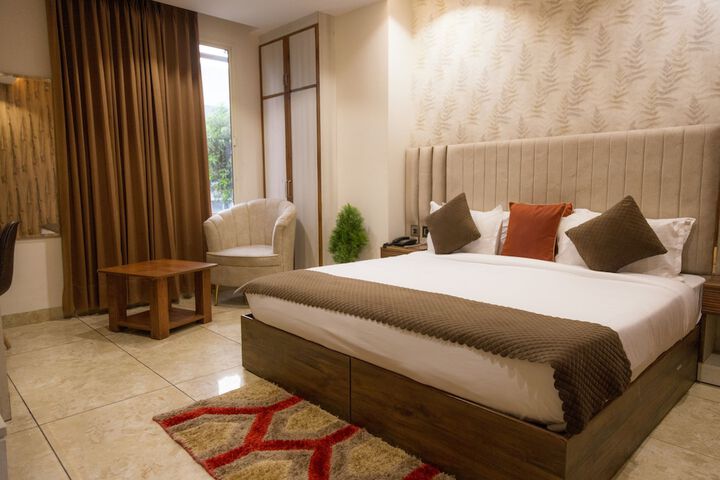 Room 2 of 6