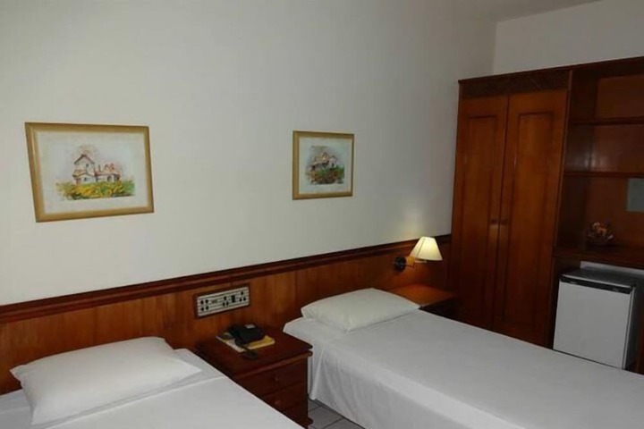 Room 25 of 44