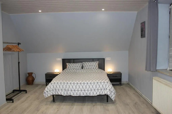 Room 2 of 11