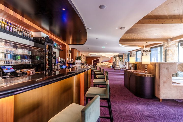 Lounge 59 of 78