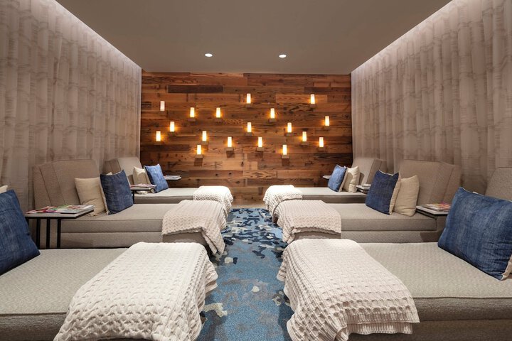 Lounge 86 of 100