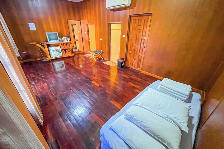 Room 5 of 113