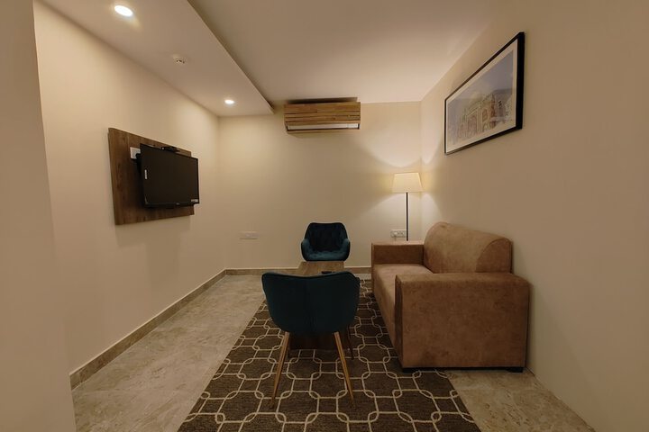Room 25 of 33